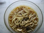 Rezept: Asiatische Pilz-Nudelsuppe Asiatische Pilz-Nudelsuppe - Rezept