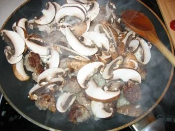 Kartoffel-Champignon-Auflauf mit Hackbällchen - Rezept - Bild Nr. 3