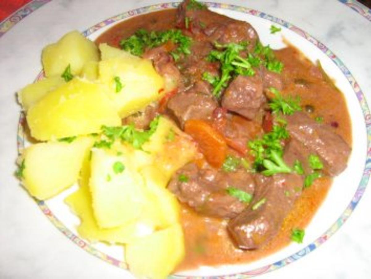 Rindergulasch mit Preiselbeeren und grünem Pfeffer - Rezept