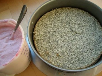 Preiselbeer-Marzipantorte mit Mohnbisquit - Rezept - Bild Nr. 6