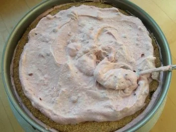 Preiselbeer-Marzipantorte mit Mohnbisquit - Rezept - Bild Nr. 7