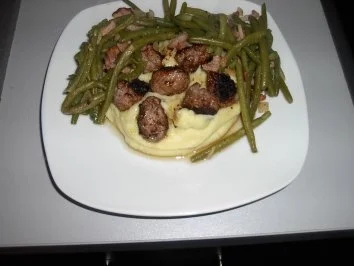 Rezept: Mettbällchen mit Bohnen Mettbällchen mit Bohnen - Rezept