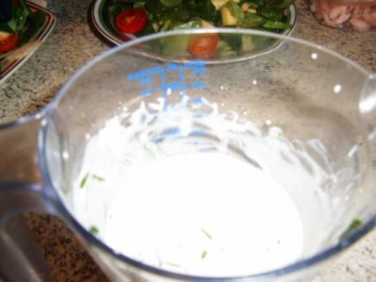 Salat mit Eismeergarnelen und Joghurtdressing - Rezept - Bild Nr. 4