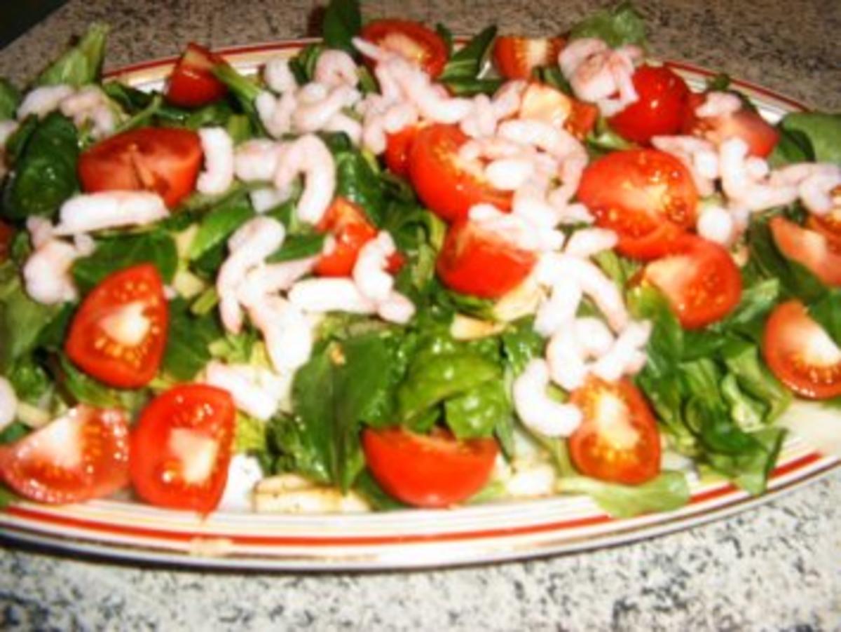 Salat mit Eismeergarnelen und Joghurtdressing - Rezept - Bild Nr. 5