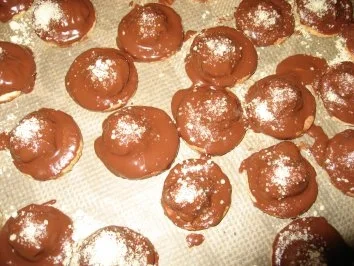 Rezept: Weihnachtsbäckerei-Schokobergchen Weihnachtsbäckerei-Schokobergchen - Rezept