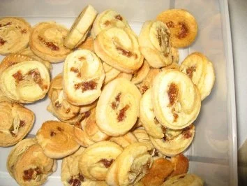 Weihnachtsbäckerei- Dattel-Feigen-Röllchen - Rezept