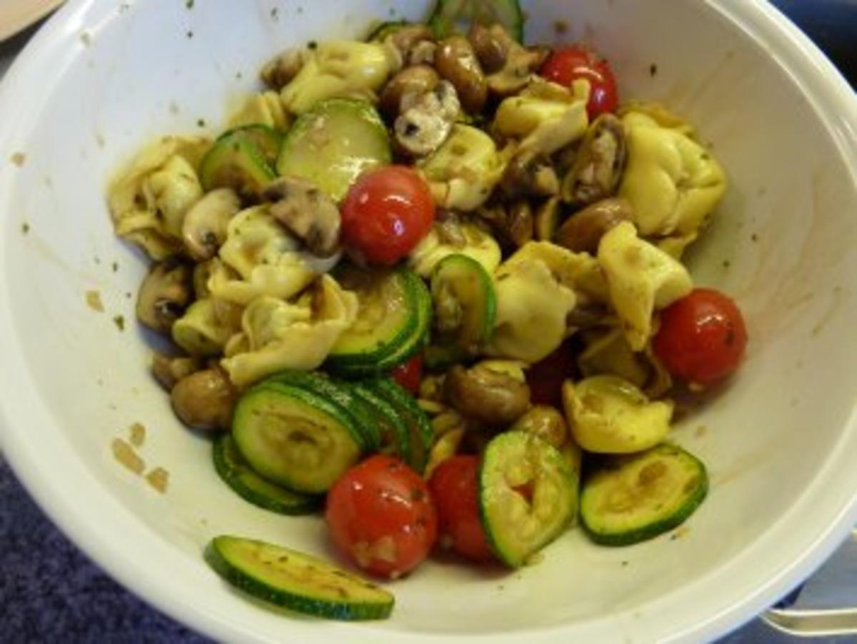 Italienischer Tortellini-Salat - Rezept - Bild Nr. 7