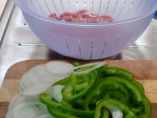 Rezept: Nierchen mit Paprika und Weisswein Bild Nr. 3 Nierchen mit Paprika und Weisswein - Rezept - Bild Nr. 3