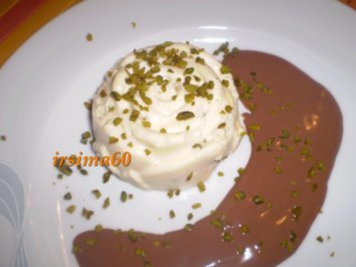 Bilder für Marzipan - Mousse an Schokosoße - Rezept