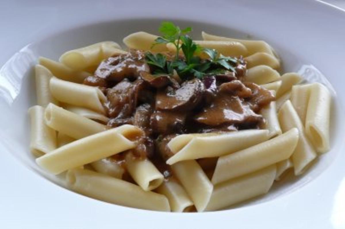 Soßen/Dip: Jägersoße hausgemacht auf Penne - Rezept By Willmei