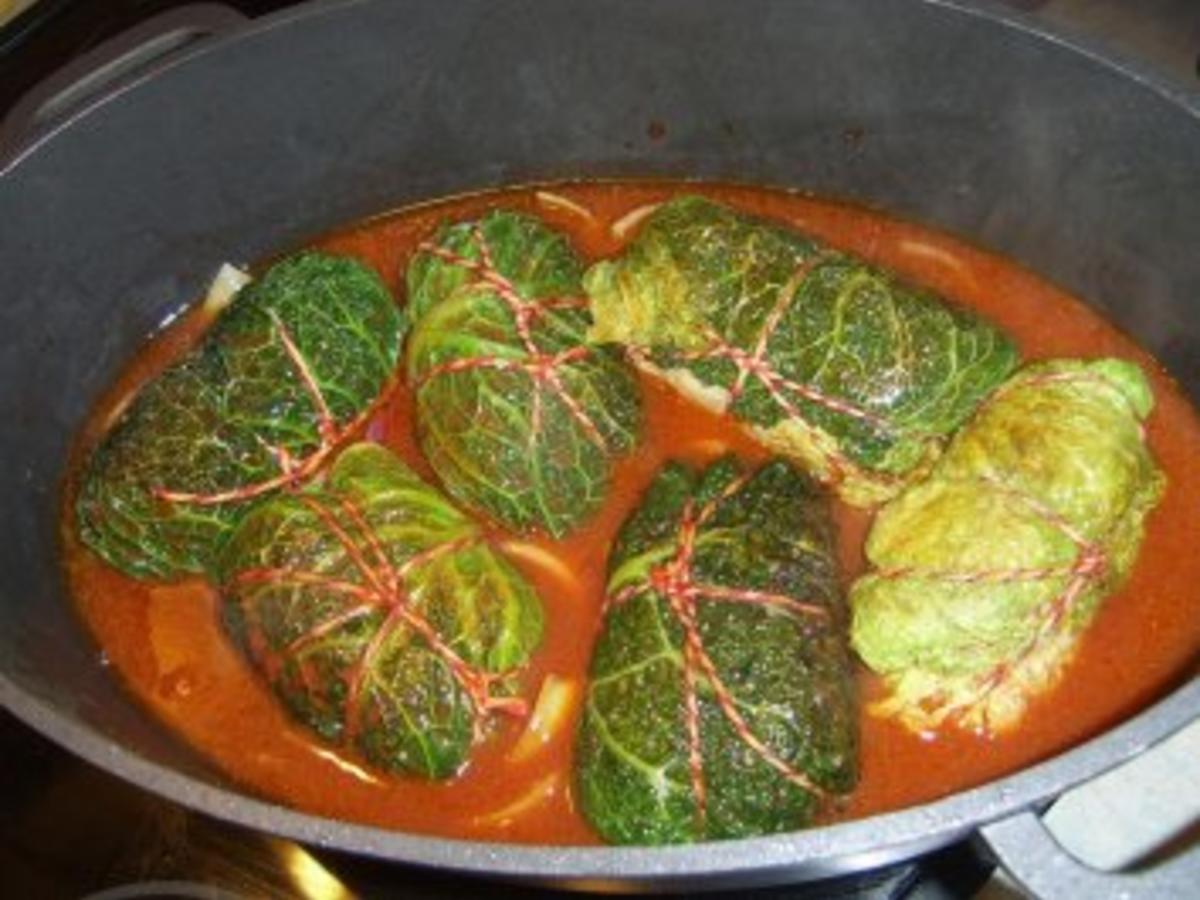 Thüringer Wirsingroulade mit Kräuterhackfüllung - Rezept - kochbar.de