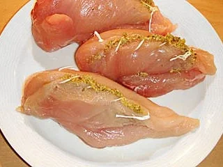 Rezept: HAUPTGERICHTE: Hähnchenfilets mit Haselnuss-Panade HAUPTGERICHTE: Hähnchenfilets mit Haselnuss-Panade - Rezept