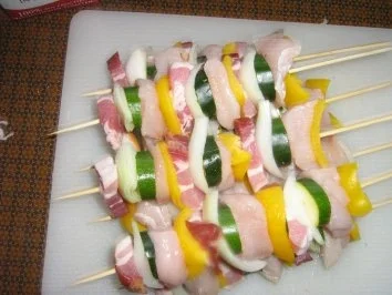 Hähnchenschaschlik mit einer scharfen Tomatensoße - Rezept - Bild Nr. 3