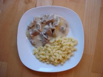 Käse-Geschnetzeltes "RACLETTE" mit Hörnli-Nudeln - Rezept