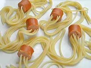 Rezept: Nudel-Würstchen-Spinnen Nudel-Würstchen-Spinnen - Rezept