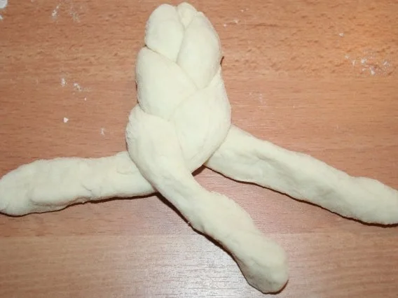 Rezept: Süßer Mohnzopf, Mohn-Zopf o.Mohn- Zöpfchen Bild Nr. 5 Süßer Mohnzopf, Mohn-Zopf o.Mohn- Zöpfchen - Rezept - Bild Nr. 5