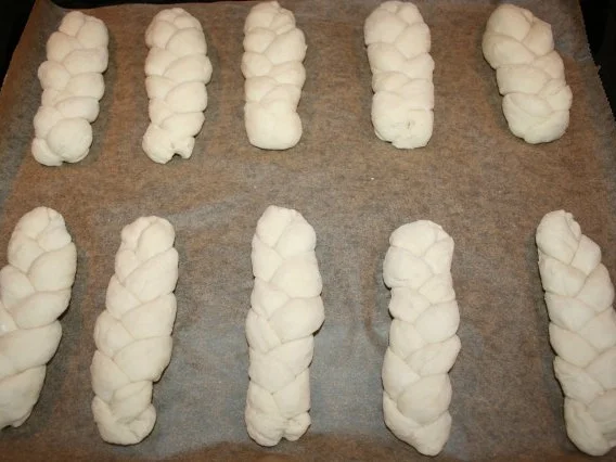 Rezept: Süßer Mohnzopf, Mohn-Zopf o.Mohn- Zöpfchen Bild Nr. 8 Süßer Mohnzopf, Mohn-Zopf o.Mohn- Zöpfchen - Rezept - Bild Nr. 8