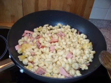 Rezept: Nudel-Wurst Pfanne Bild Nr. 4 Nudel-Wurst Pfanne - Rezept - Bild Nr. 4