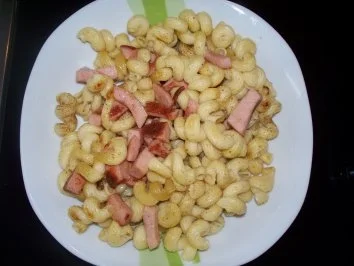 Rezept: Nudel-Wurst Pfanne Nudel-Wurst Pfanne - Rezept