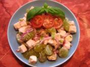 Fetasalat mit Weintrauben und roten Zwiebeln - Rezept