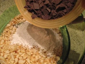 Weihnachtsbäckerei - Macadamia-Schoko-Häufchen - Rezept - Bild Nr. 4