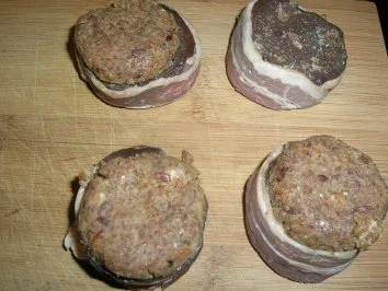 Rezept: Hirschfilet unter der Pumpernickelhaube an Orangenstampf mit Pflaumenchutney 2 Bild Nr. 4 Hirschfilet unter der Pumpernickelhaube an Orangenstampf mit Pflaumenchutney 2 - Rezept - Bild Nr. 4