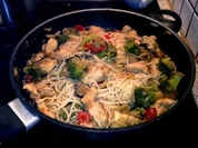 Rezept: Asiatisch angehauchte Nudelpfanne Asiatisch angehauchte Nudelpfanne - Rezept