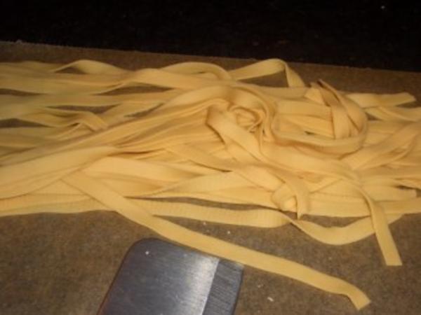 Nudeln : Selbstgemachte Tagliatelle - einfach - 137 kcal/100g