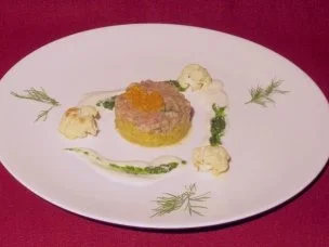 Tatar von der Lachsforelle auf Fenchel mit Blumenkohl - Rezept
