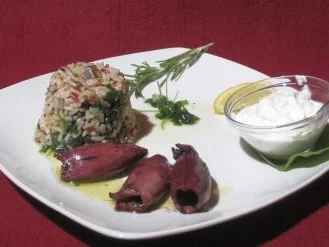 Rezept: In Rotwein gebratene Tintenfische im Kräutersud, dazu Reis mit Spinat In Rotwein gebratene Tintenfische im Kräutersud, dazu Reis mit Spinat - Rezept