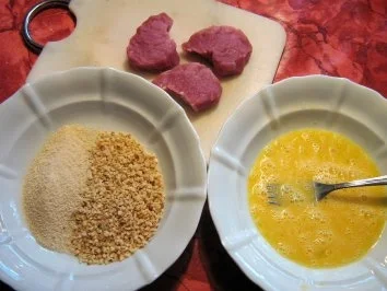 Rezept: Schweinemedaillons im Haselnussmantel an Sauerkirsch-Schokosoße Bild Nr. 3 Schweinemedaillons im Haselnussmantel an Sauerkirsch-Schokosoße - Rezept - Bild Nr. 3