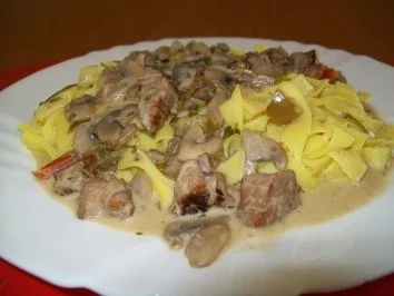 Rezept: Champignonrahmgeschnetzeltes mit Bandnudeln Bild Nr. 2 Champignonrahmgeschnetzeltes mit Bandnudeln - Rezept - Bild Nr. 2