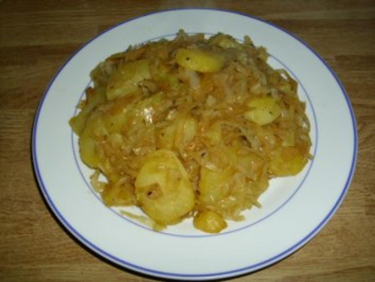 Rezept: Kraut-Kartoffelgröstel Kraut-Kartoffelgröstel - Rezept