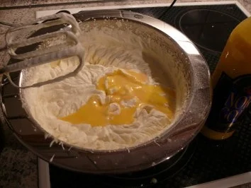 Rezept: Eierlikör~Sahnetorte mit Birnen Bild Nr. 4 Eierlikör~Sahnetorte mit Birnen - Rezept - Bild Nr. 4