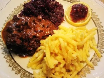 Rezept: Hackfleisch vom Wild, mit Rotwein geschmort - Hackfleisch vom Wild, mit Rotwein geschmort - - Rezept