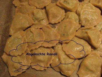 Rezept: Teigwaren- Hähnchen-Spinat-Ravioli Bild Nr. 8 Teigwaren- Hähnchen-Spinat-Ravioli - Rezept - Bild Nr. 8