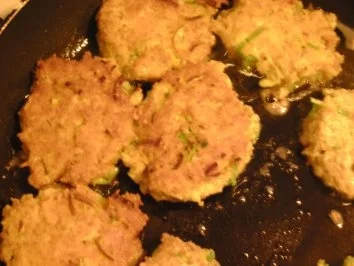 3-Kornbratlinge mit Lauch und Käse - Rezept