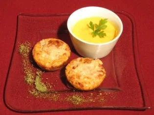 Zwiebelkuchen auf Simones Art mit Möhrencappuccino - Rezept