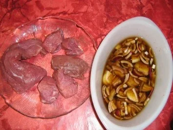 Marinierte Schweinemedaillons im Sesammantel an Erdnußsoße - Rezept - Bild Nr. 3