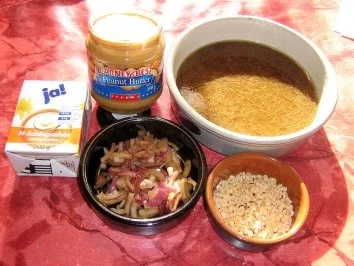 Marinierte Schweinemedaillons im Sesammantel an Erdnußsoße - Rezept - Bild Nr. 5