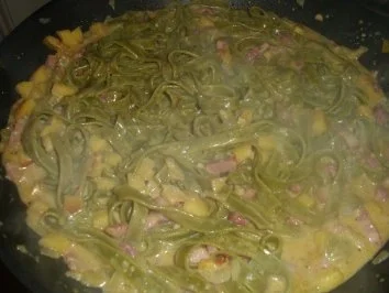 Grüne Bandnudeln mit Speckbirnen-Gorgonzolarahm - Rezept - Bild Nr. 3