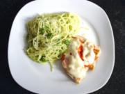 Putenschnitzel "Caprese" mit Petersilienpesto-Spaghetti - Rezept