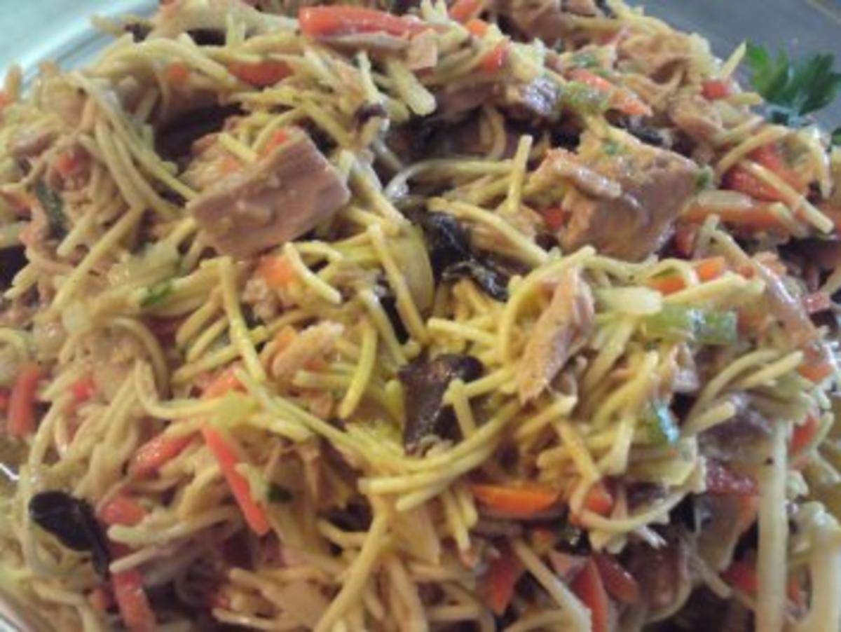 Asiatischer Nudel-Thunfisch-Salat - Rezept - kochbar.de