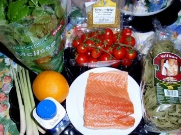 Rezept: Irische Lachsspießchen mit Spinatnudeln und Grilltomaten Bild Nr. 2 Irische Lachsspießchen mit Spinatnudeln und Grilltomaten - Rezept - Bild Nr. 2