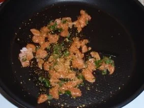 Rezept: Irische Lachsspießchen mit Spinatnudeln und Grilltomaten Bild Nr. 4 Irische Lachsspießchen mit Spinatnudeln und Grilltomaten - Rezept - Bild Nr. 4