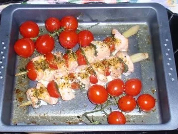 Rezept: Irische Lachsspießchen mit Spinatnudeln und Grilltomaten Bild Nr. 7 Irische Lachsspießchen mit Spinatnudeln und Grilltomaten - Rezept - Bild Nr. 7