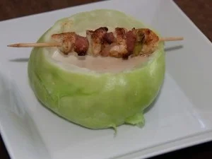 Rezept: Kohlrabisuppe mit Geflügel-Saté (Kai Böcking) Kohlrabisuppe mit Geflügel-Saté (Kai Böcking) - Rezept