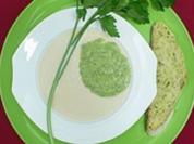 Petersiliensuppe Grün-Weiß mit frischem Zucchinibrot - Rezept