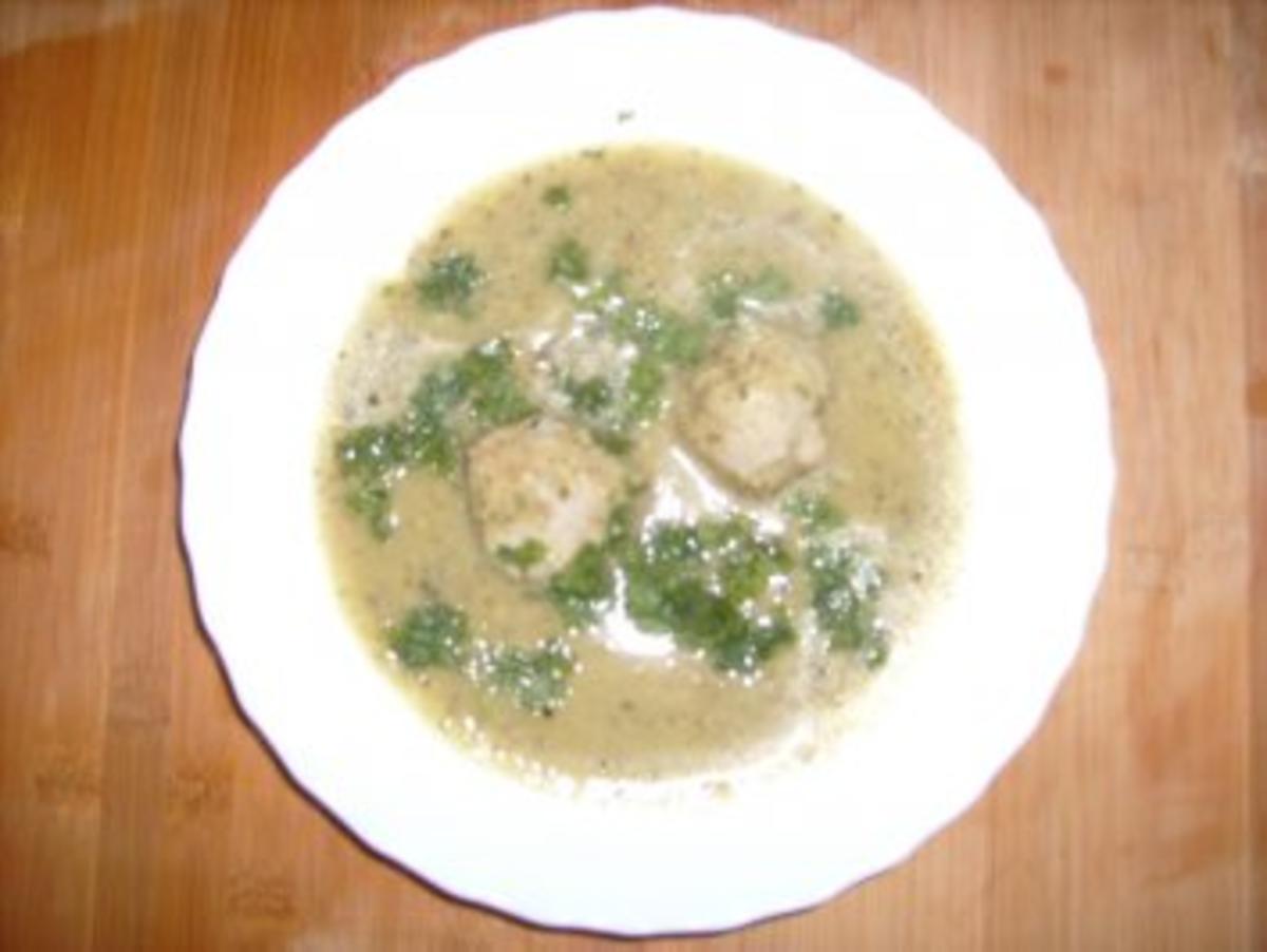 Zucchinisuppe mit Fleischbällchen - Rezept - kochbar.de