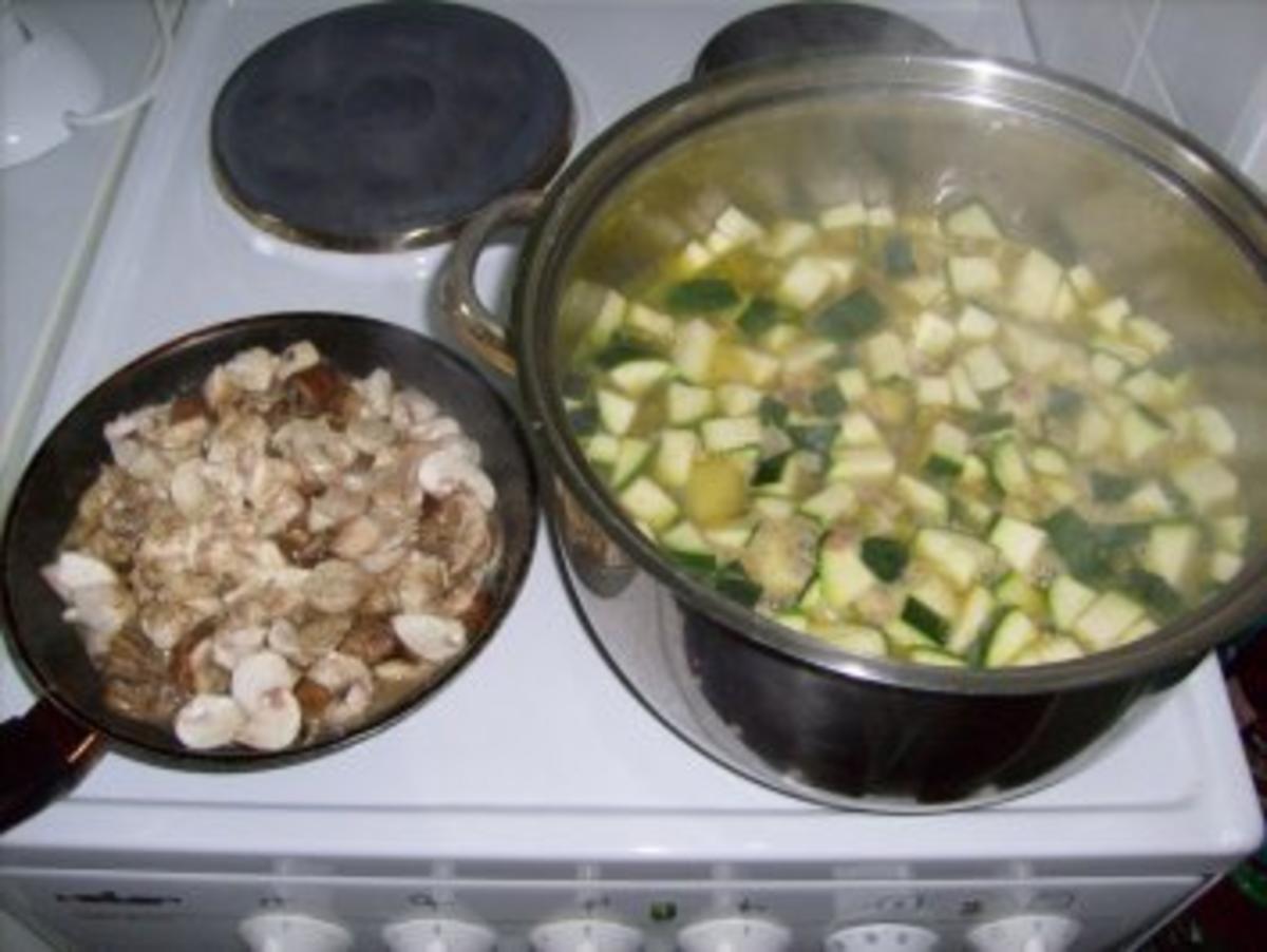 Zucchinisuppe mit Fleischbällchen - Rezept - Bild Nr. 3
